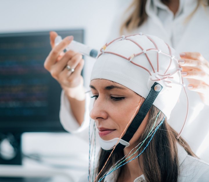 women with brain activity measuring device